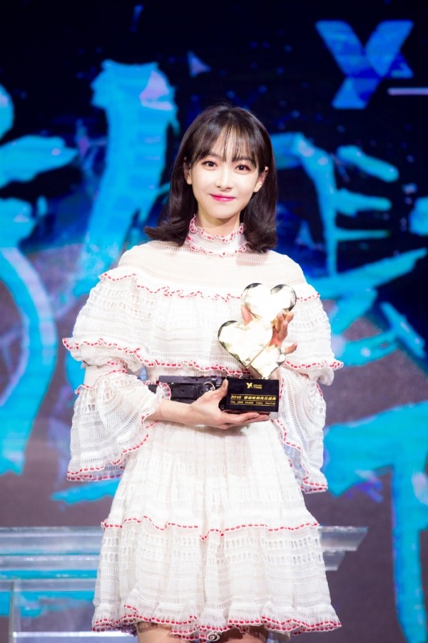 最火的唇妆教程,3d立体唇妆画法视频