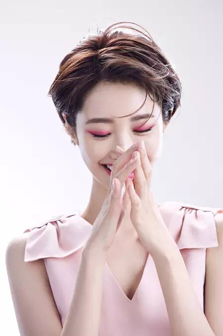 斩男红唇妆搭配,又纯又好看的斩男妆容