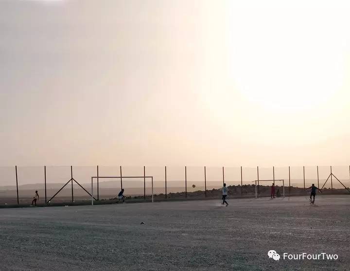 难民营里的生活图片,难民营里的孩子