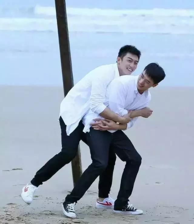 杨幂同款小白鞋阿迪达斯,杨幂小布鞋