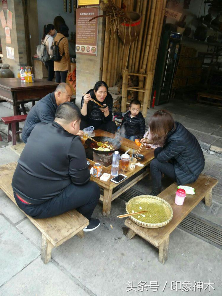 陕北俊俏女子勇闯袁家村大嘴吃四方