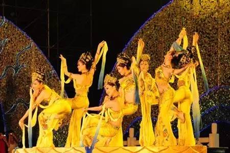 妈呀，我可能看了假的春晚