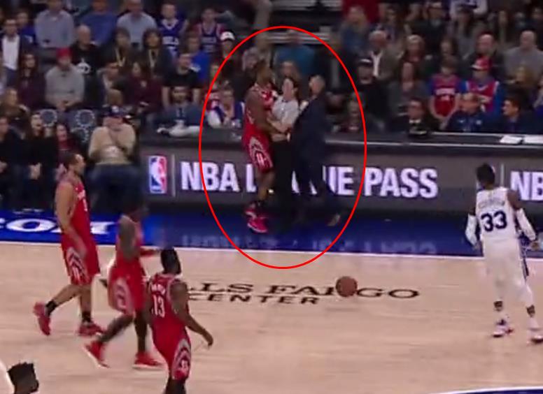 阿里扎太幸福了，“胸推”女裁判还不吃T，想想以前那两个倒霉蛋