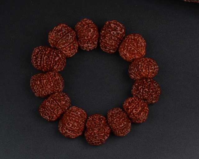 鸡年能戴什么首饰招财运,鸡年戴什么金吊坠好运