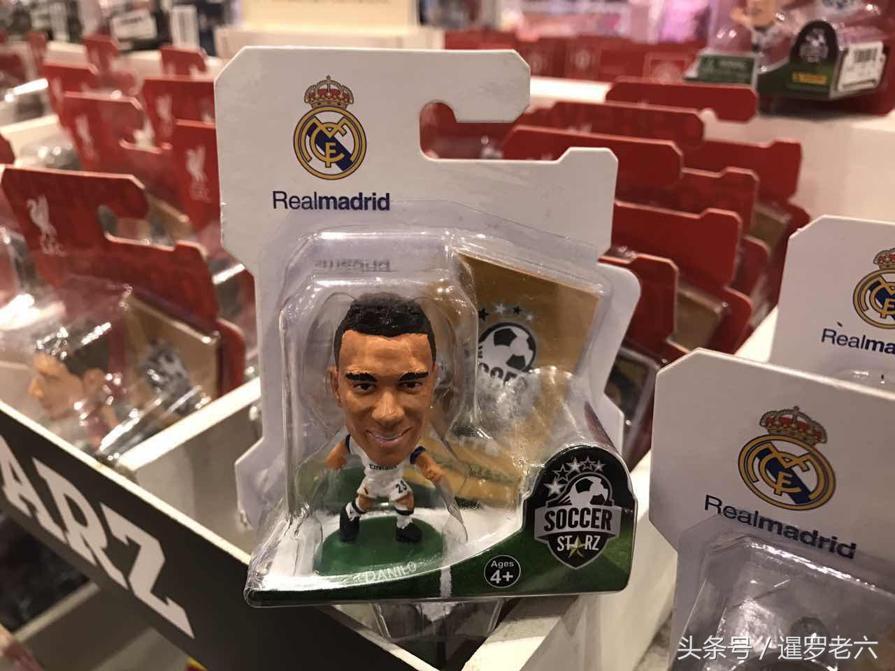 来看看泰国商场里这些50多元的足球玩偶，皇马巨星你最喜欢谁？