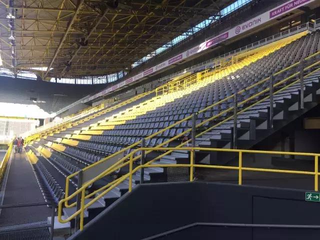 瓒崇悆灏忓皢浠殑鏄ュぉ,缁胯尩鍦虹殑瓒崇悆灏忓皢