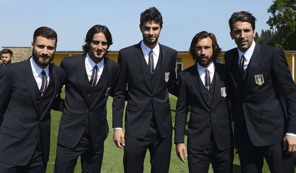 春节我们看完春晚再看足球圈里的帅哥，内含帅你一脸的卡卡