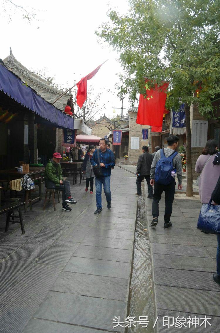 陕北俊俏女子勇闯袁家村大嘴吃四方