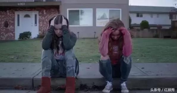 崔雪莉黑裙红唇,崔雪莉粉色蕾丝长裙