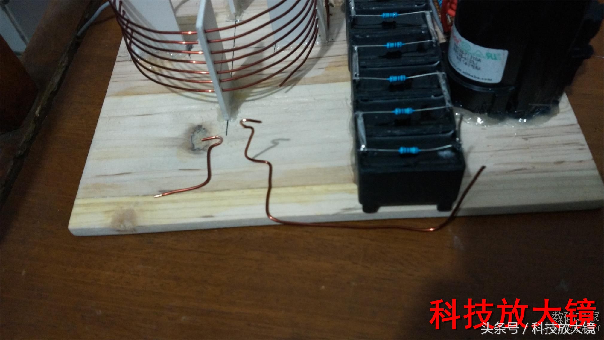 特斯拉线圈闪电制作教程,特斯拉线圈人造闪电原理及制作