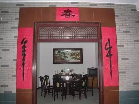 各种奇葩春联大全,奇葩的门神