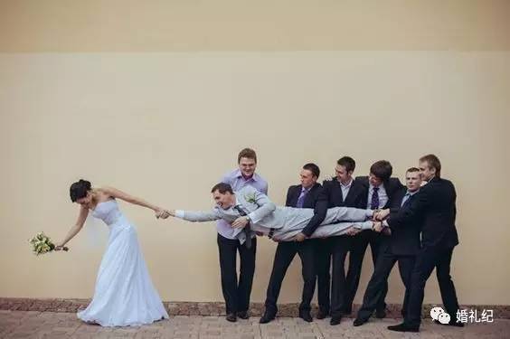 新郎怎么跟伴郎互动,新郎伴郎合影互动