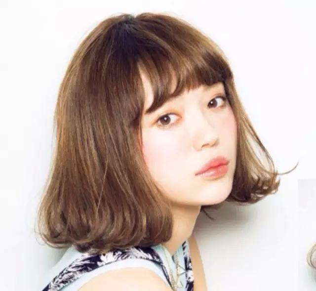 发型怎样打理不显秃头,发型快速打理教程