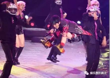 张杰大张伟综艺节目是什么,张杰下腰唱高音