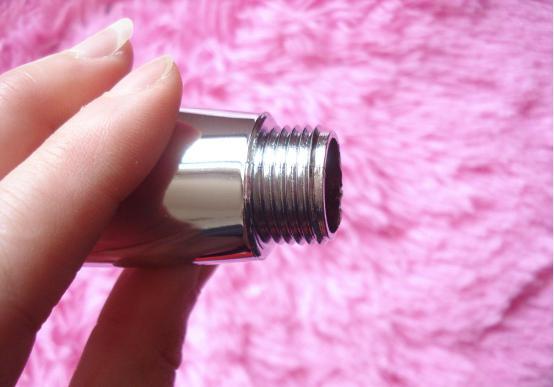 花洒墙里接头漏水解决方法,顶部花洒漏水教你一招轻松修好