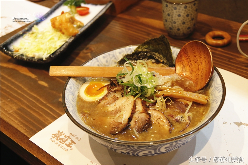 走进一家兰州拉面,走进一家轻食店