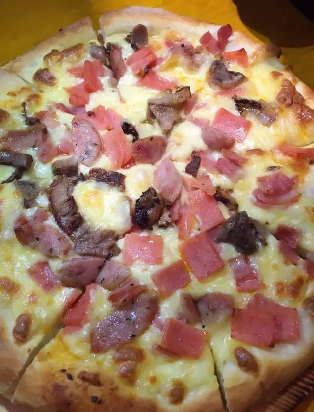 听着海浪声用餐,听着海浪吹着海风吃饭