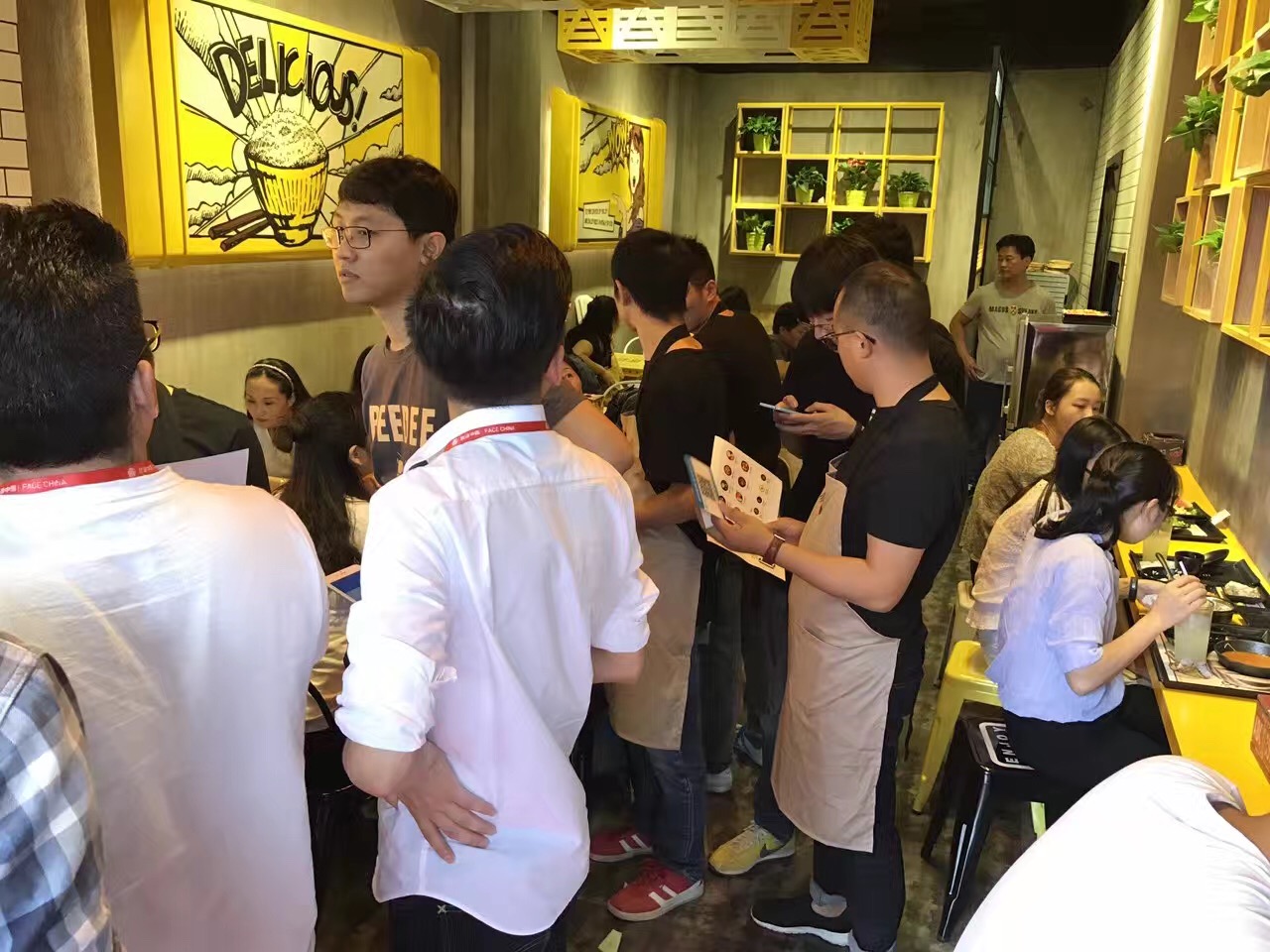 怎样开一家中式快餐加盟店,如何开一家连锁快餐店