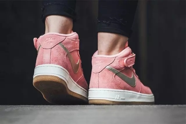 今年运动鞋流行这个色!你还没穿?