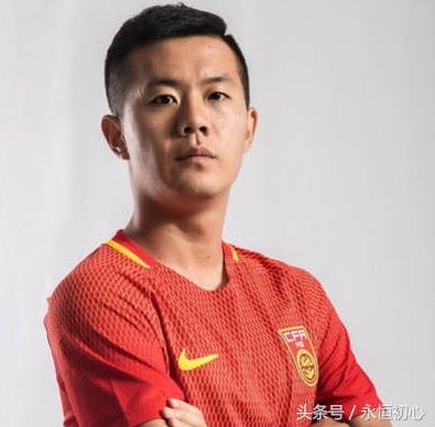 中国足球运动员都开什么车,开着豪车去东方