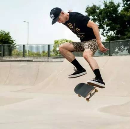 怎么才能学会单滑滑板,滑板初学者可以学的小技能