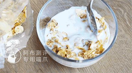 燕麦片怎么吃才减肥最有效,什么时间段吃燕麦片更有助于减肥