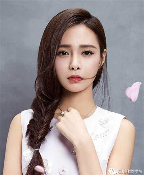 气质半披发编发教程,披发慵懒风编发教程