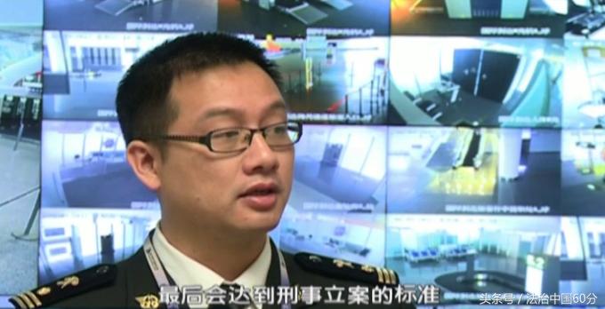 这些爱美女孩都会随身携带的物品，为何这两名女孩会被查扣呢