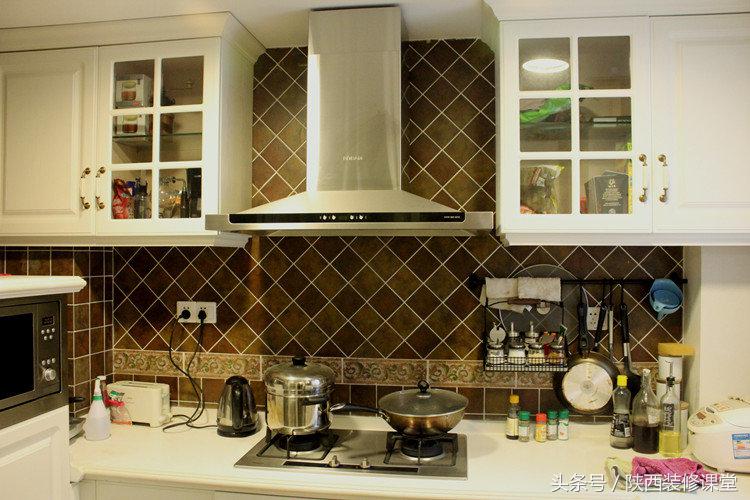 135平方四房二厅二卫阳台,小户型135阳台客厅一体