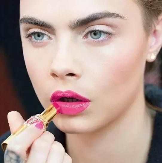 ysl七夕限定礼盒有粉气垫和口红吗 (ysl七夕限定口红礼盒小卡片)