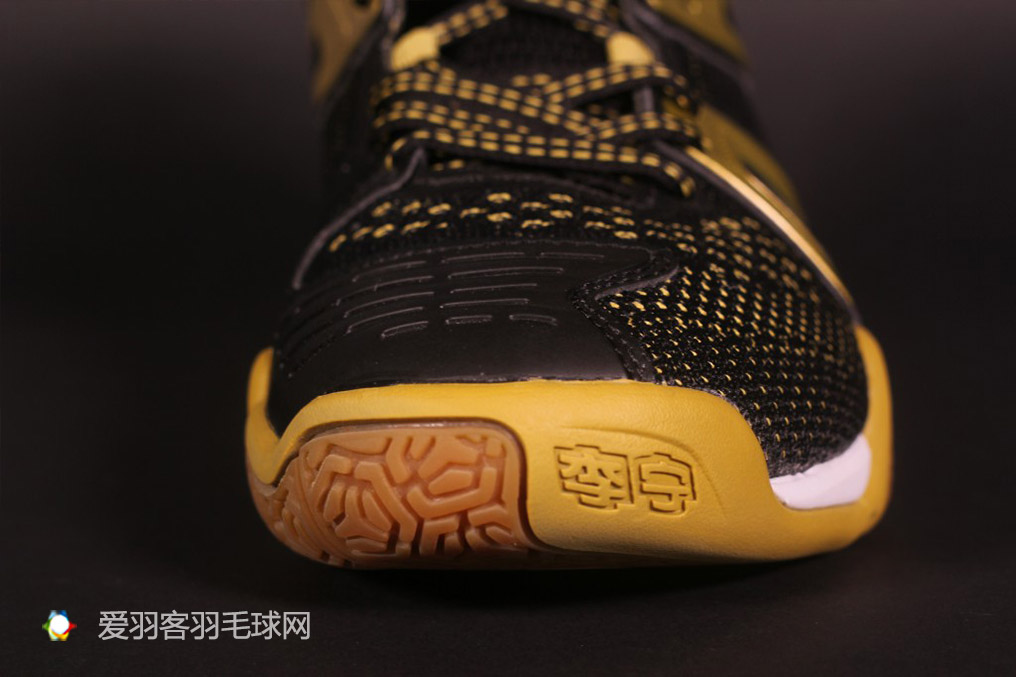 李宁羽毛球鞋贴地飞行,李宁贴地飞行羽毛球鞋se评测