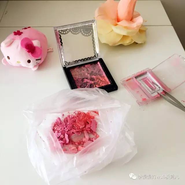 兰蔻玫瑰高光抢不到,我自己做了个花瓣腮红过过瘾