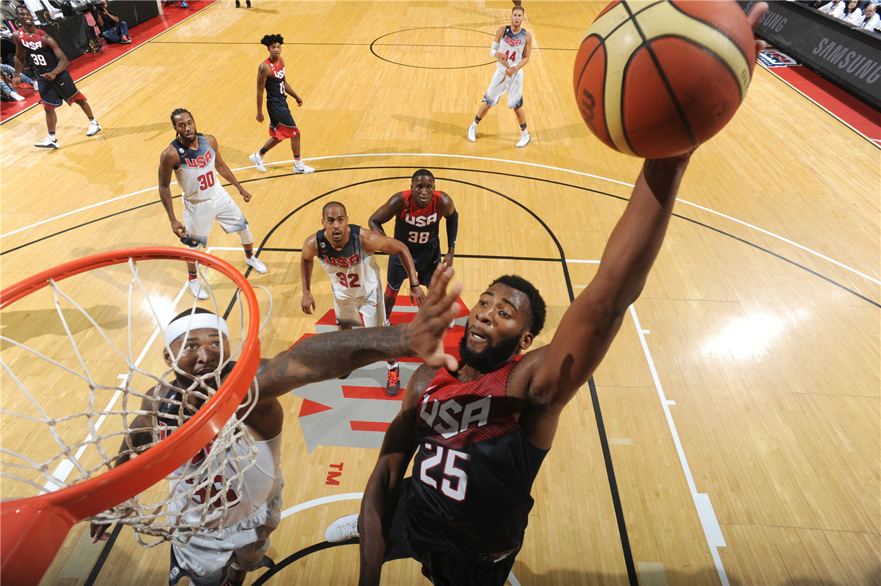 打篮球和踢球哪个比较累,打篮球比踢球还累吗