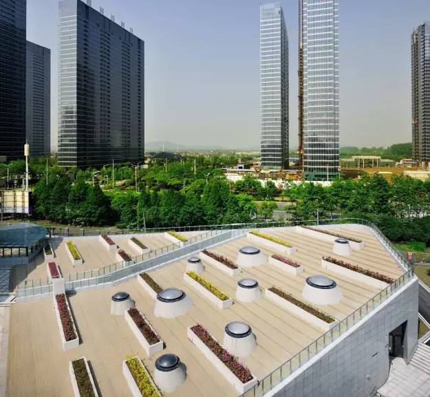 彩练当空水波荡漾：无锡蠡园中学