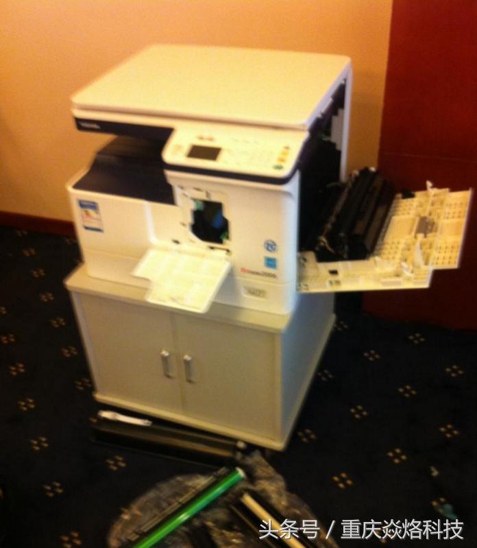 东芝复印机粉盒安装教程,东芝2006复印机补粉