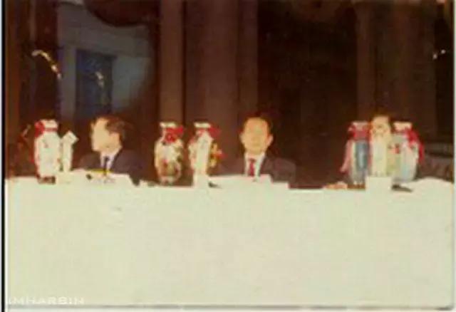 “格调如此独特,真不容易”!—曾被全国瞩目的秋林公司橱窗广告