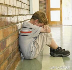 孩子在学校被取笑了家长该怎么做,孩子在学校被嘲讽怎么反击