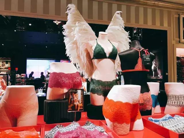 探店！成都维秘旗舰店深度揭秘，愿今晚你们都是天使！