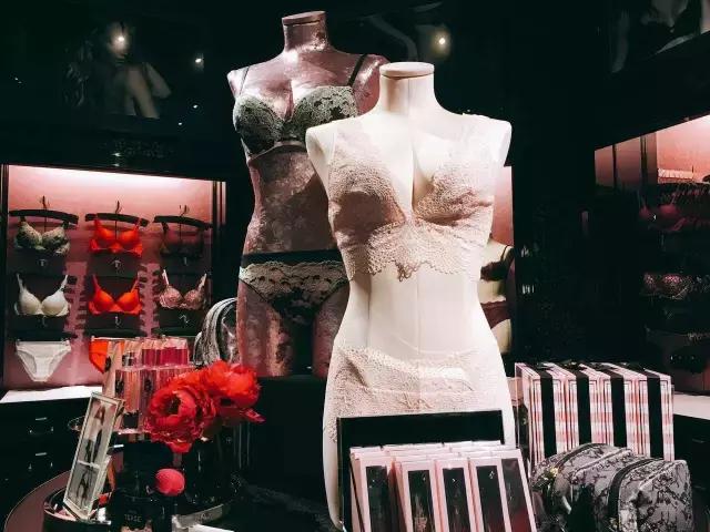 探店！成都维秘旗舰店深度揭秘，愿今晚你们都是天使！