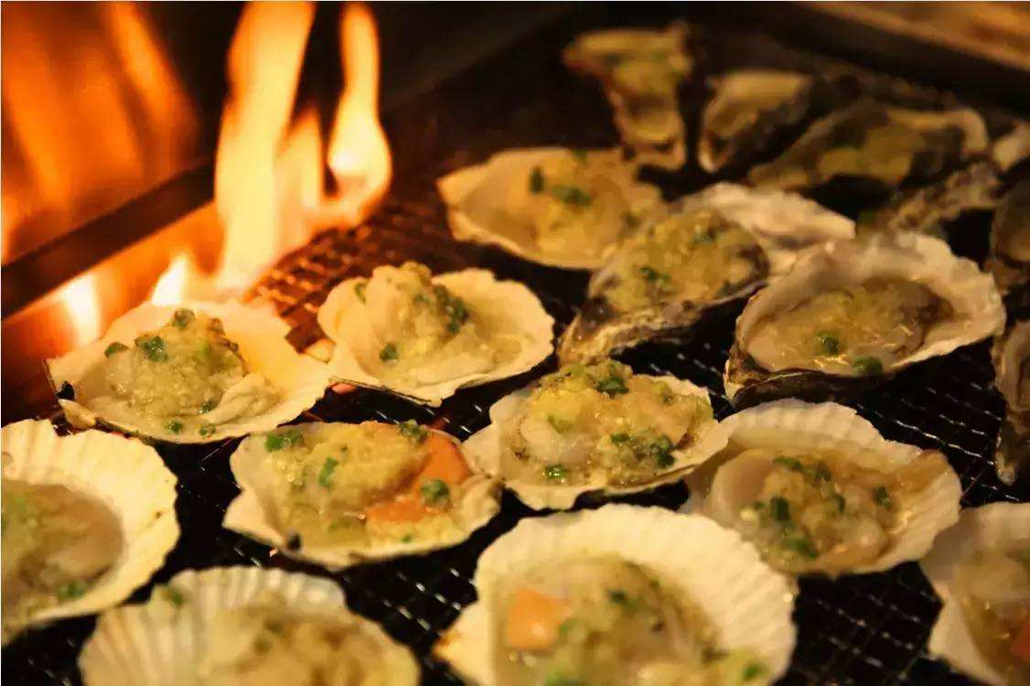深夜流口水是什么原因,深夜海鲜烧烤大排档