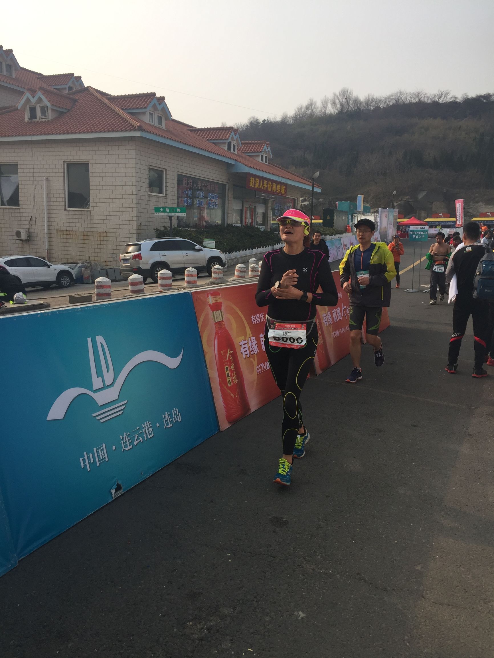 再回首，连岛超马，春风十里不如你