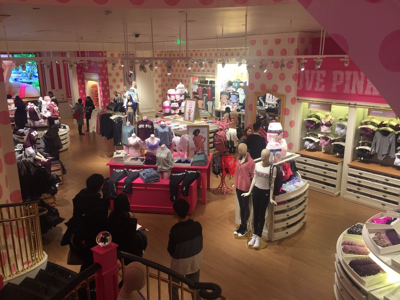 维多利亚的秘密上海有几家店,维多利亚的秘密旗舰店是正品吗