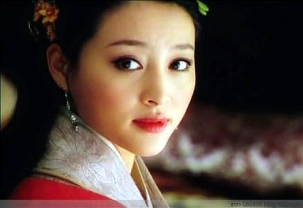 《*瓶金**梅》中李瓶儿得了什么病？