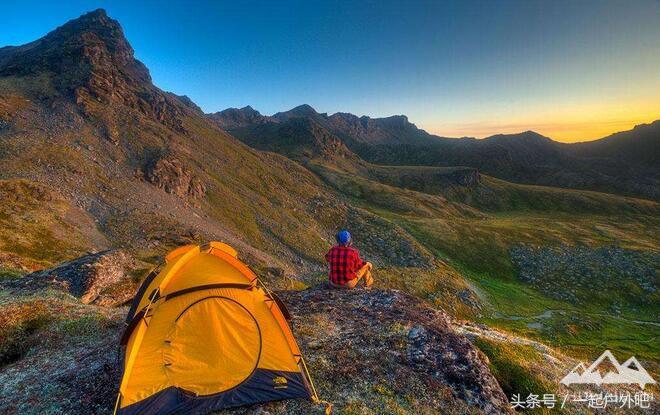 野外被毒蛇咬了如何自救,在野外被毒蛇咬伤正确的治疗方法