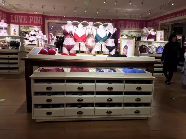 探店！成都维秘旗舰店深度揭秘，愿今晚你们都是天使！