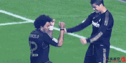 c罗进球庆祝招牌动作图片,c罗招牌庆祝动作视频