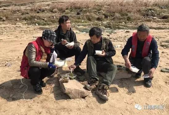 疼！一个铁钩，钩住的是全人类的的心