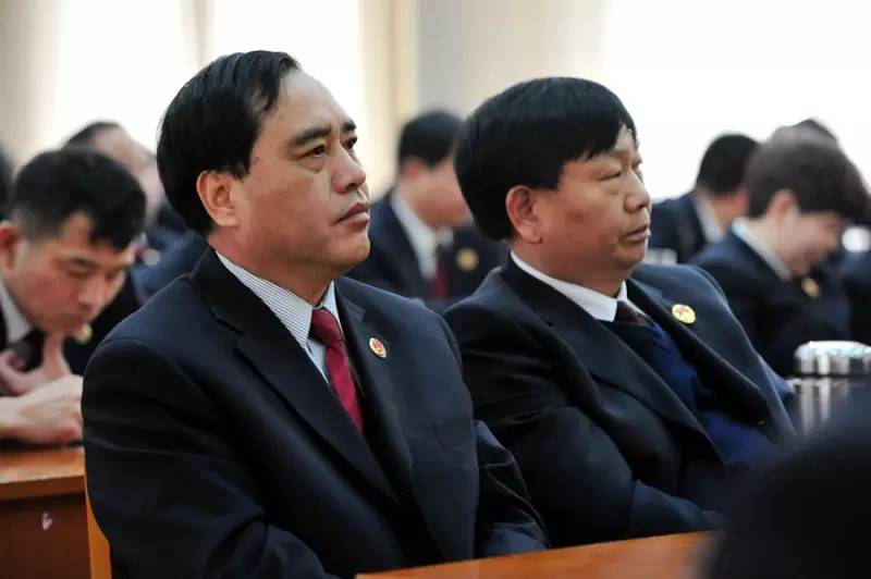 402期干的怎么样，上台亮一亮；先进谁能行，干警评一评