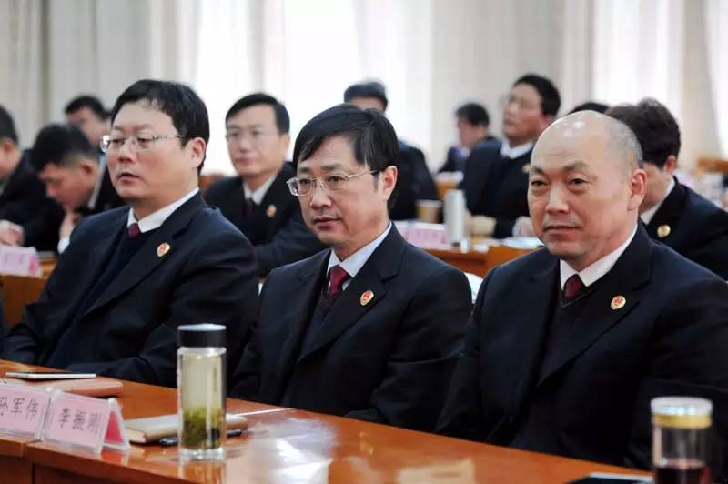 402期干的怎么样，上台亮一亮；先进谁能行，干警评一评