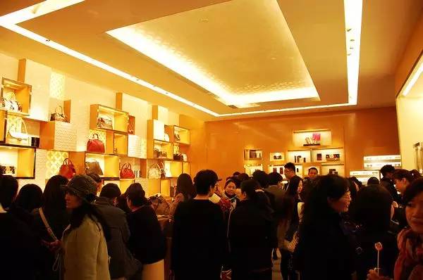 大单反复挂了又撤,大单挂了又反复撤单